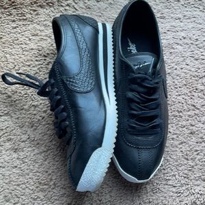 Nike (Possibly Cortez model)